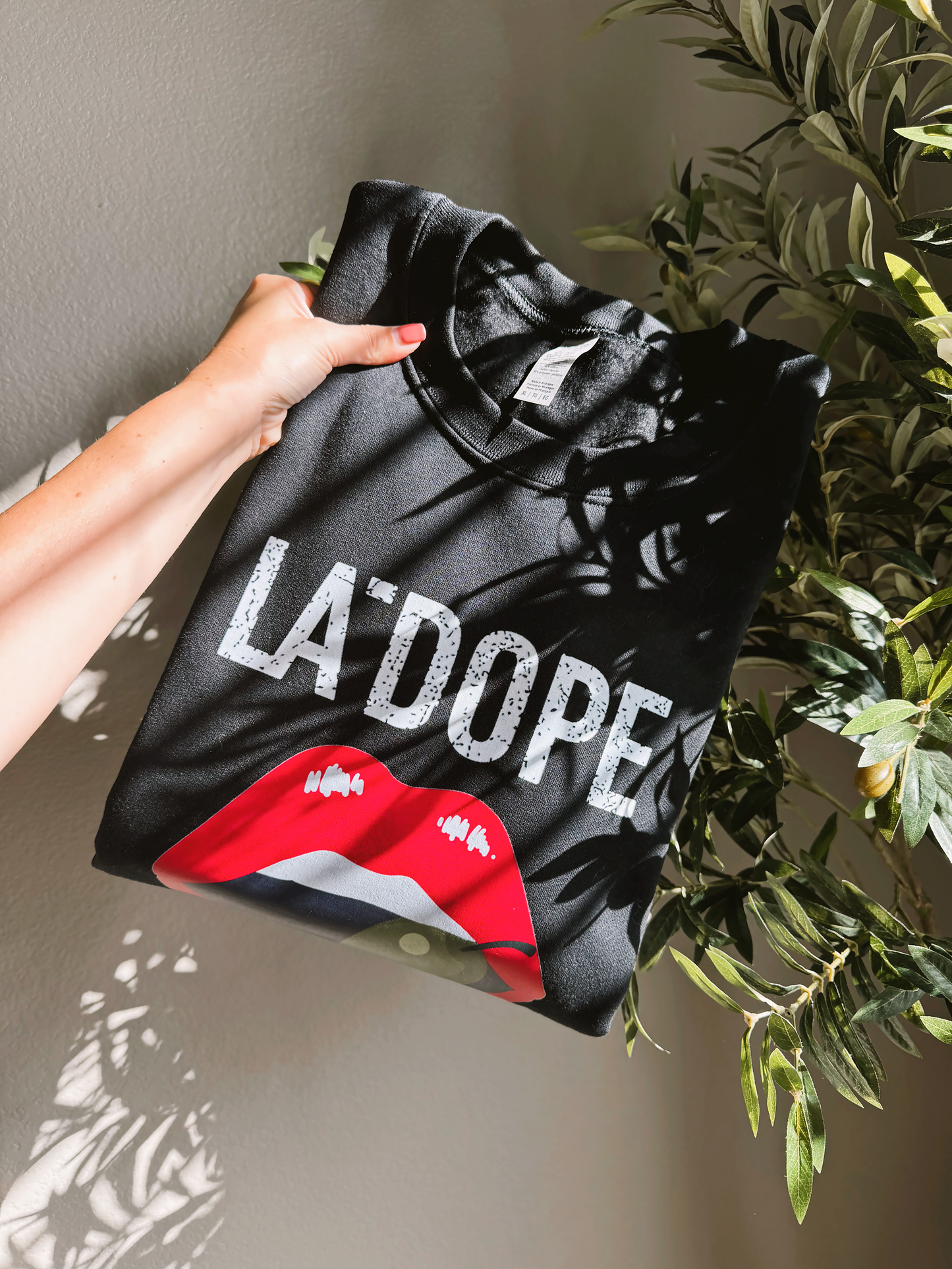 LA DOPE Olive Lips Crewneck Sweatshirt